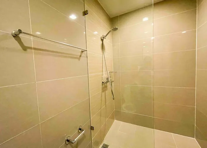 Exclusive Bgc At Uptown Area #upt136d Apartment Manila