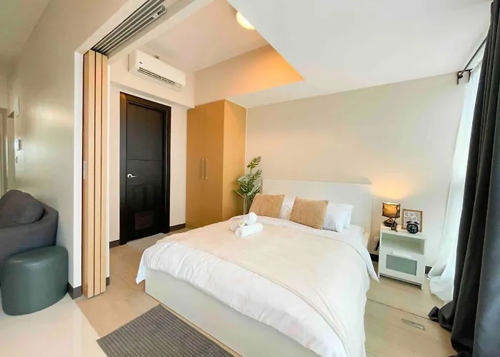 Apartment Exclusive Bgc At Uptown Area #upt136d *
